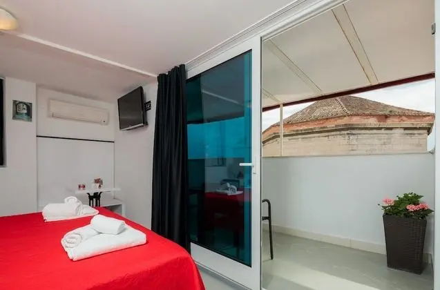 Tek Büyük Yataklı Oda, Balkon, Şehir Manzaralı