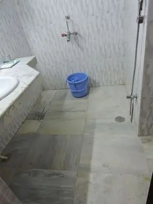 Standard Tek Büyük Yataklı Oda (A/C)