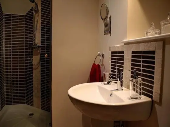 Kır Evi, Banyolu/Duşlu (Self-catering)