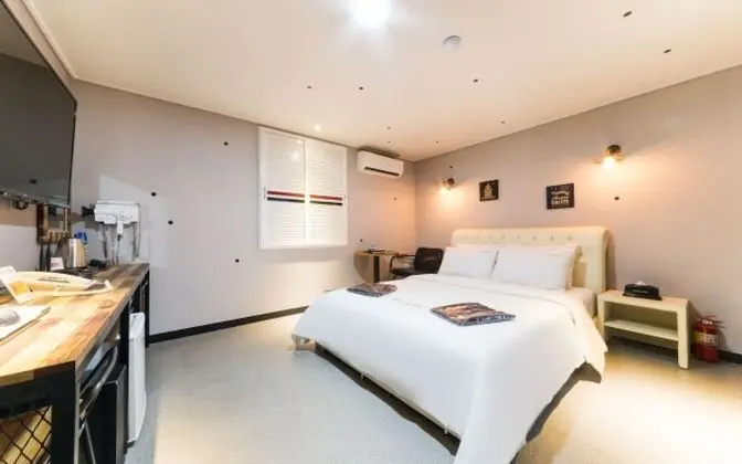 Oda (Room B)