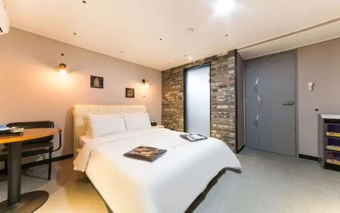 Oda (Room B)