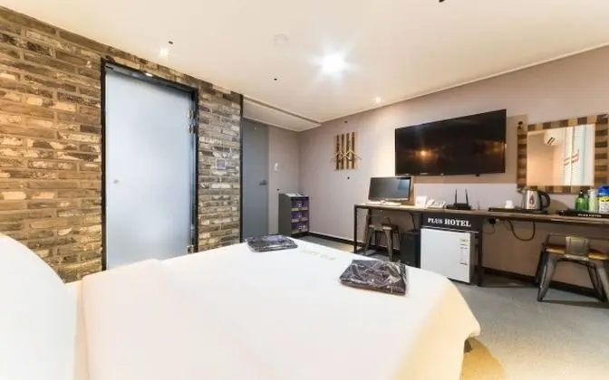 Oda (Room B)