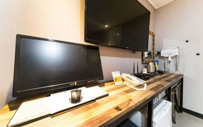 Oda (Room B)
