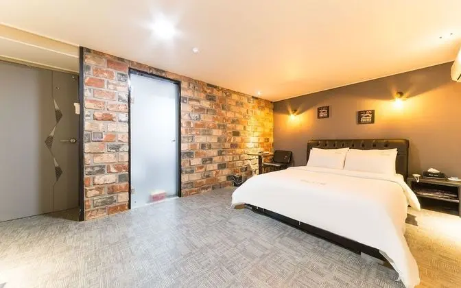 Oda (Room B)