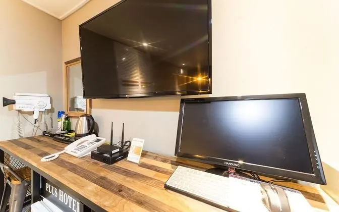 Oda (Room B)