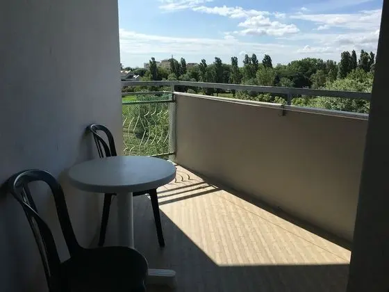 Tek Büyük Yataklı Oda, Balkon