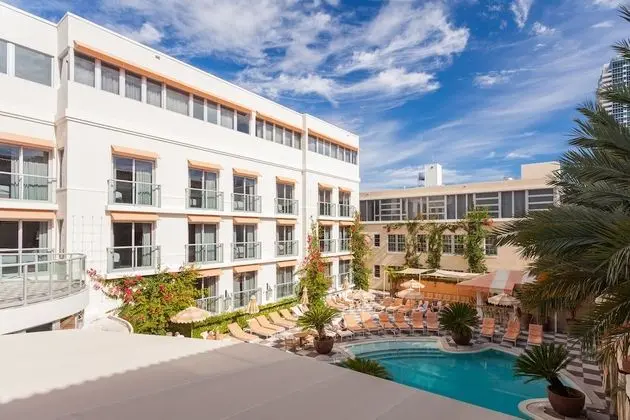 Deluxe Oda, 2 Çift Kişilik Yatak, Balkon, Havuz Manzaralı