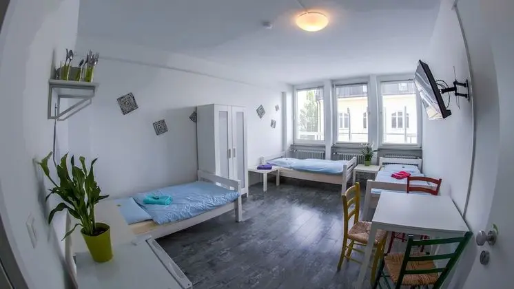 Üç Kişilik Oda