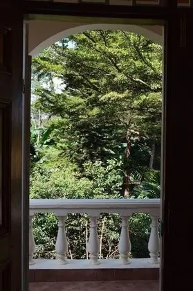 Tek Büyük Yataklı Oda, Ortak Banyo, Bahçe Manzaralı