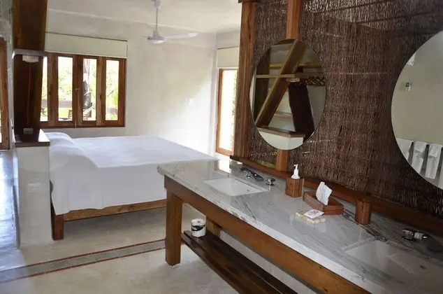 Casa Pocna Jungle view with bathtub