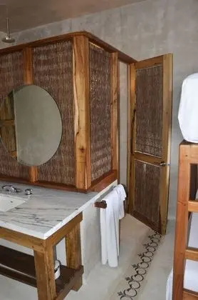Casa Pocna Jungle view with bathtub
