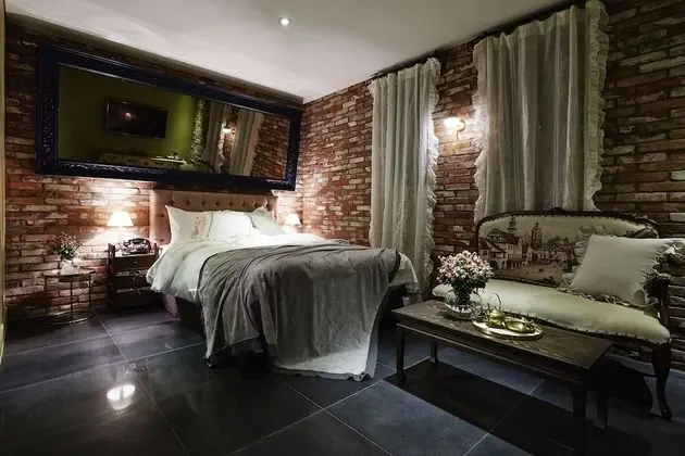 Premium Tek Büyük Yataklı Oda