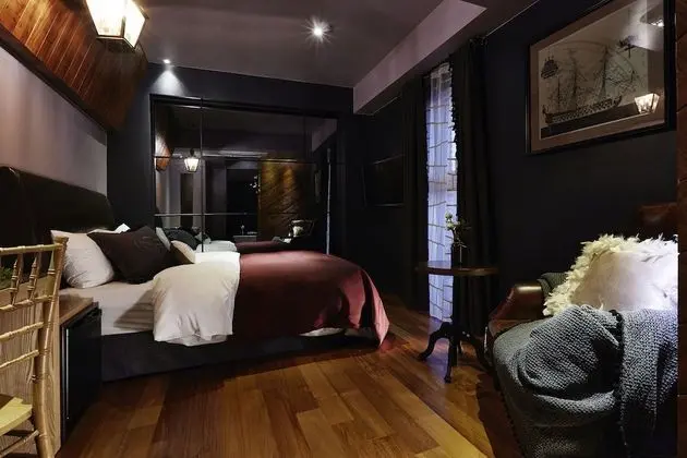 Premium Tek Büyük Yataklı Oda