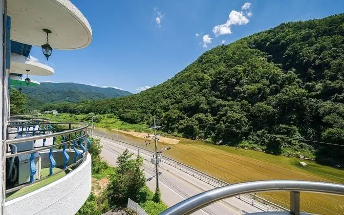 Oda (River View (no PC Netflix + Wave + Yo)