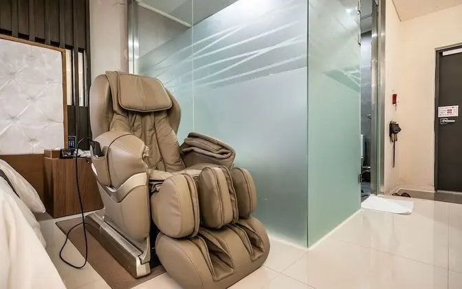 Oda (Suite (75 TV / bath / massage chair /)