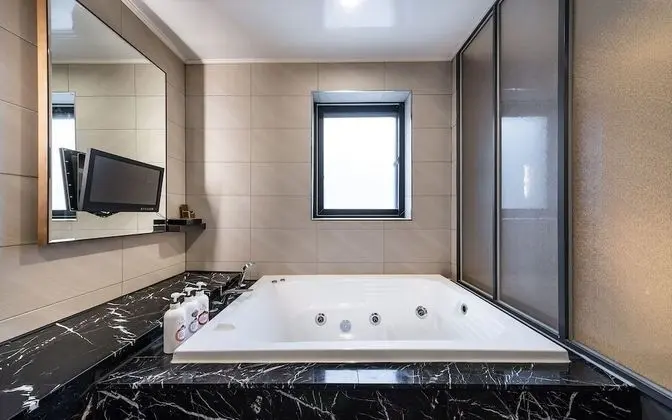Oda (VIP (single room / 75 TV / bath / mas)