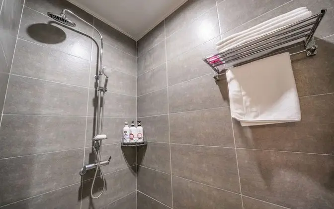 Oda (VIP (single room / 75 TV / bath / mas)