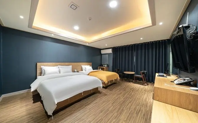 Oda (Deluxe Twin (Accommodates 3-4 people))