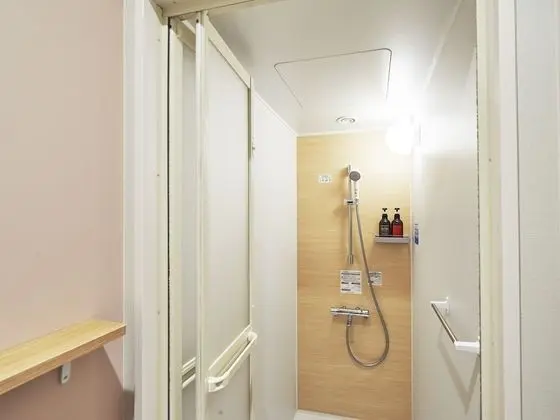 Tek Kişilik Oda, Sadece kadınlar için (with Shared Bathroom)
