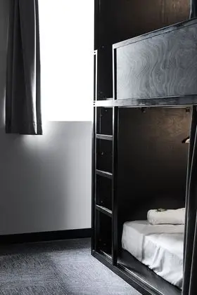 Ortak Ranzalı Oda, Sadece kadınlar için, Ortak Banyo