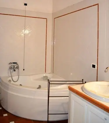 Üç Kişilik Oda, Ortak Banyo