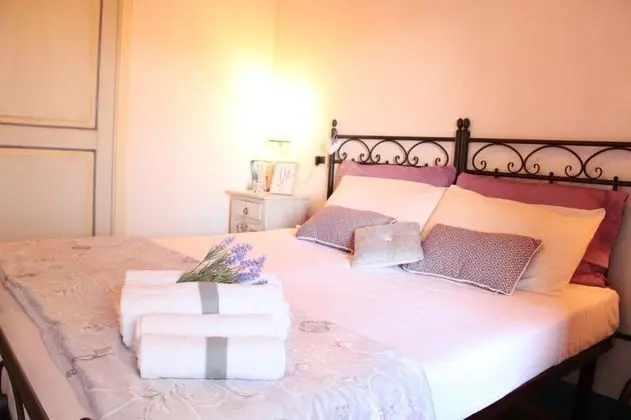Tek Büyük veya İki Ayrı Yataklı Oda (Lavanda)