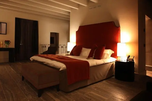 Junior Suit Deluxe King Bed