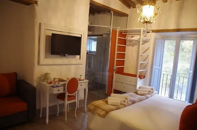 Deluxe Üç Kişilik Oda (Miele)