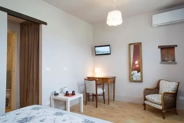 Deluxe Tek Büyük Yataklı Oda, 1 Çift Kişilik Yatak, Banyolu/Duşlu, Bahçe Manzaralı