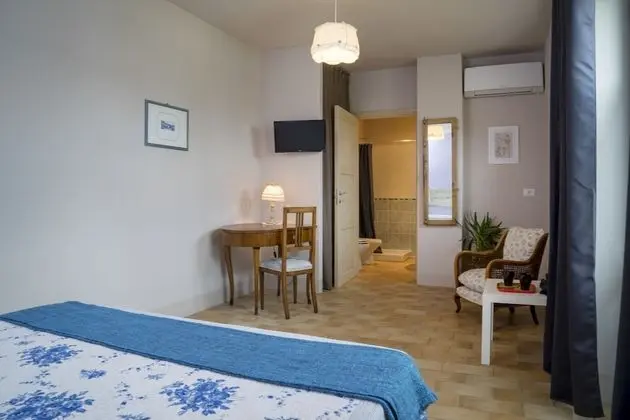 Deluxe Tek Büyük Yataklı Oda, 1 Çift Kişilik Yatak, Banyolu/Duşlu, Bahçe Manzaralı