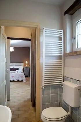 Deluxe Tek Büyük Yataklı Oda, 1 Çift Kişilik Yatak, Banyolu/Duşlu, Bahçe Manzaralı