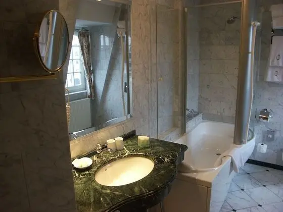 Deluxe Tek Büyük Yataklı Oda, Kanal Manzaralı
