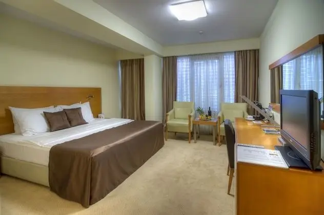 Deluxe Tek Büyük Yataklı Oda, Balkon, Nehir Manzaralı