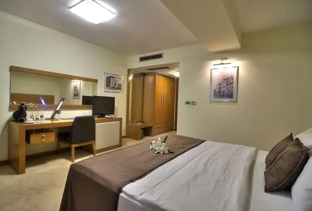 Deluxe Tek Büyük Yataklı Oda, Balkon, Nehir Manzaralı