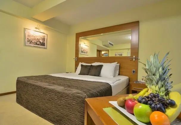 Deluxe Tek Büyük Yataklı Oda, Balkon, Nehir Manzaralı