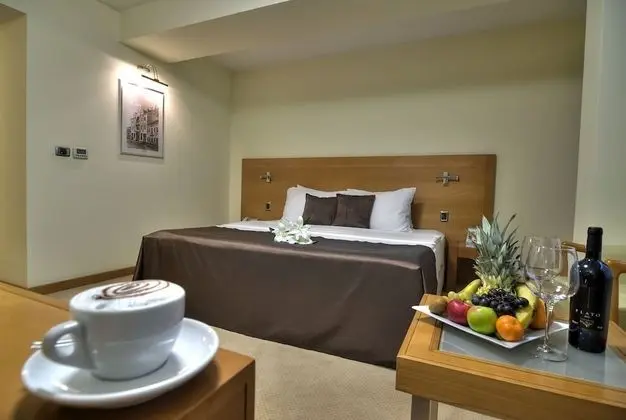 Deluxe Tek Büyük Yataklı Oda, Balkon, Nehir Manzaralı