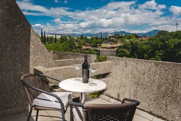 Deluxe Tek Büyük Yataklı Oda, Balkon, Nehir Manzaralı