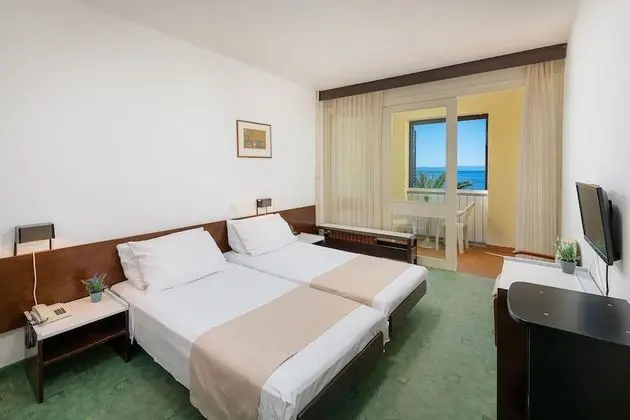 Tek Büyük veya İki Ayrı Yataklı Oda, Balkon, Deniz Manzaralı