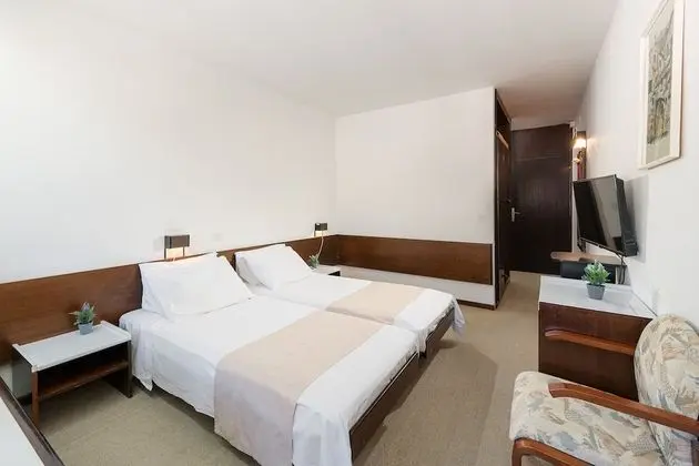 Tek Büyük veya İki Ayrı Yataklı Oda, Balkon, Deniz Manzaralı