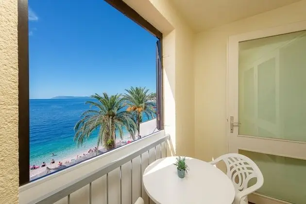Tek Büyük veya İki Ayrı Yataklı Oda, Balkon, Deniz Manzaralı
