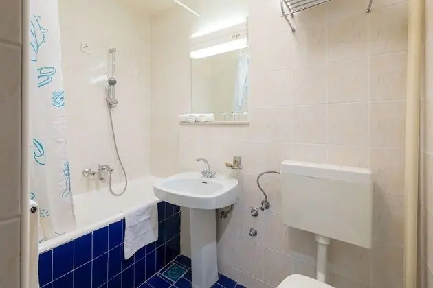 Tek Büyük veya İki Ayrı Yataklı Oda, Balkon, Deniz Manzaralı