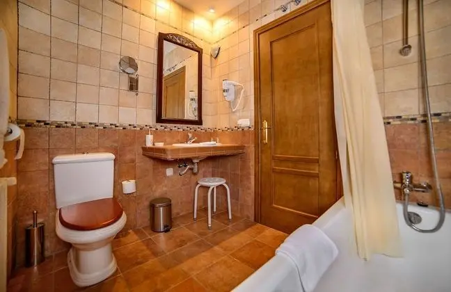 Tek Büyük veya İki Ayrı Yataklı Oda