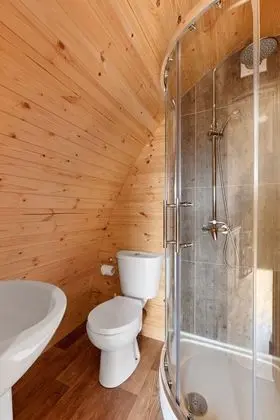 Standard Kulübe, Banyolu/Duşlu (with Hot tub)
