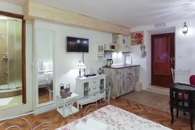 Stüdyo (Apartment)