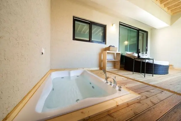 Premium Oda (Jetted bathtub)