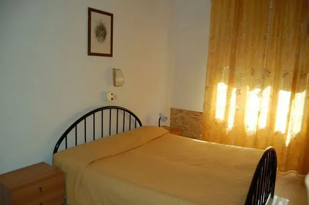 Basic Tek Büyük Yataklı Oda