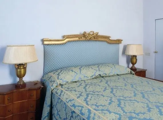 Classic Tek Büyük Yataklı Oda