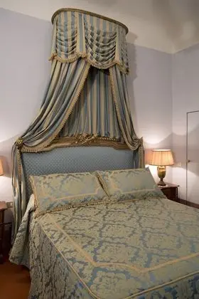 Classic Tek Büyük Yataklı Oda