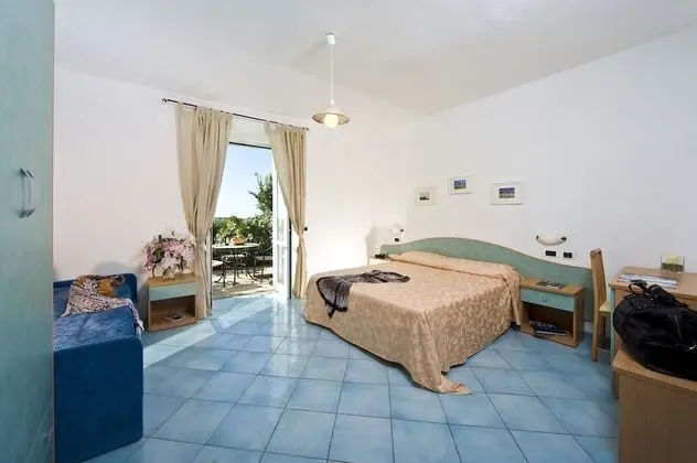 Tek Büyük veya İki Ayrı Yataklı Oda, Deniz Manzaralı
