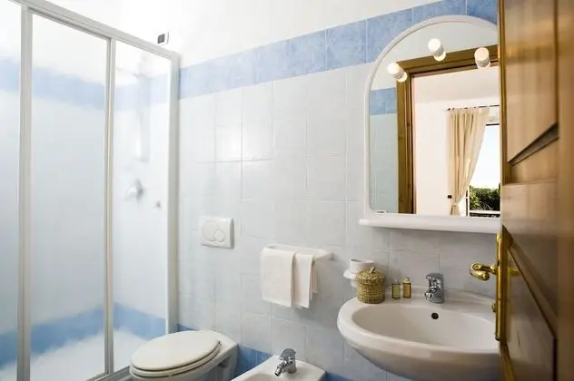 Tek Büyük veya İki Ayrı Yataklı Oda, Deniz Manzaralı